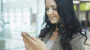 ما هو الفرق بين تجوال البيانات والبيانات الخلوية؟